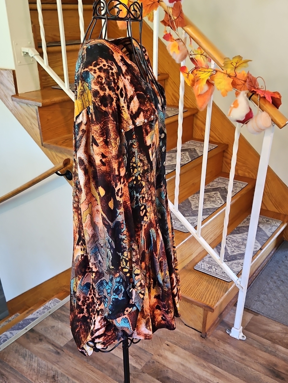 👚Ava & Grace  Multicolor Abstract Button-Front Tunic - Picture 6 of 9
